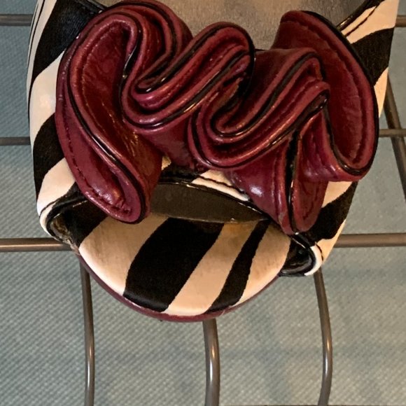 Gently Worn Madden Girl Zebra Striped Peep Toe - Picture 11 of 12